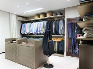 Arquitetura e Interiores, BRENO SANTIAGO ARQUITETURA E INTERIORES BRENO SANTIAGO ARQUITETURA E INTERIORES Modern dressing room