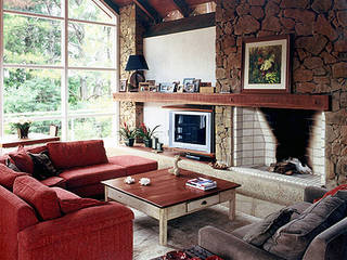 Casa Laje de Pedra, Finkelstein Arquitetos Finkelstein Arquitetos Rustic style living room