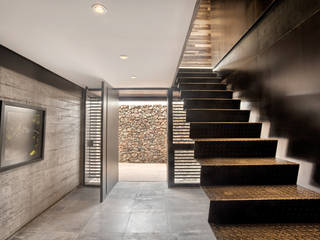 Casa Evans, A4estudio A4estudio Modern corridor, hallway & stairs