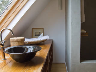 Casa en la Barranca · San Isidro, Buenos Aires · Paula Herrero | Arquitectura, Paula Herrero | Arquitectura Paula Herrero | Arquitectura Modern bathroom