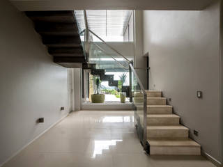 Casa MAS, Saez Sanchez. Arquitectos Saez Sanchez. Arquitectos 모던스타일 복도, 현관 & 계단