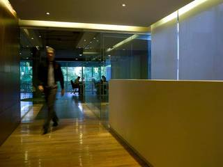 QGC Central Office- , Elías Arquitectura Elías Arquitectura Modern Study Room and Home Office