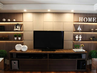 Sala de Estar, Suelen Kuss Arquitetura e Interiores Suelen Kuss Arquitetura e Interiores Living roomTV stands & cabinets Brown