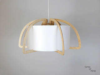 lom6 - Hängelampe Holz, lamp of mine lamp of mine Walk in closets de estilo escandinavo Madera Acabado en madera