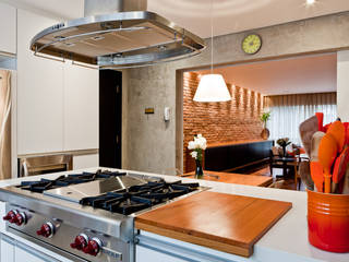 PROJETO APARTAMENTO PINHEIROS CRF, Ambienta Arquitetura Ambienta Arquitetura Кухня в стиле модерн