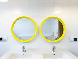 Dziecięca łazienka, COCO Pracownia projektowania wnętrz COCO Pracownia projektowania wnętrz Phòng tắm phong cách hiện đại