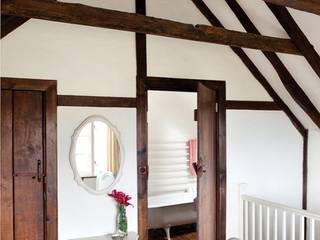 A 17th Century Historic Home in the English Countryside, Heart Home magazine Heart Home magazine ห้องนอน