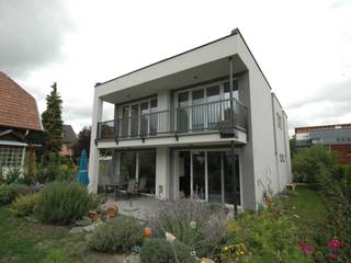 Wohnhaus in Perchtoldsdorf bei Wien, architekt di wareka architekt di wareka Casas modernas Tijolo