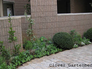 Europäisches Flair im japanischen Apartmenthaus, Clover Gartenberatung & Design Clover Gartenberatung & Design Jardin classique