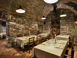 TAVERNA RISTORANTE, Franco Monti Fotografo Franco Monti Fotografo Bodegas de estilo rural