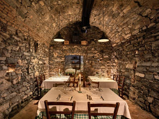 TAVERNA RISTORANTE, Franco Monti Fotografo Franco Monti Fotografo Country style wine cellar