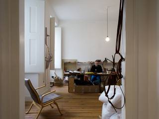 Apartamento na Sé, Ricardo Carvalho + Joana Vilhena Arquitectos Ricardo Carvalho + Joana Vilhena Arquitectos Salas de estilo clásico