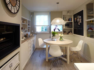 Cocina de diseño atemporal, DEULONDER arquitectura domestica DEULONDER arquitectura domestica Eclectic style kitchen White