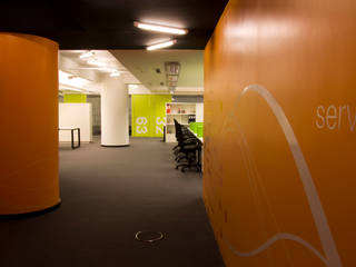 Oficinas Emi Music · Buenos Aires · Paula Herrero | Arquitectura, Paula Herrero | Arquitectura Paula Herrero | Arquitectura Moderne Arbeitszimmer Orange
