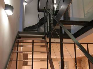 Verrières Atelier d'artistes , Frédéric TABARY Frédéric TABARY industrial style corridor, hallway & stairs Iron/Steel Black