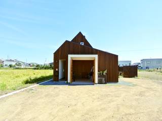 ​House for DONKORO, シキナミカズヤ建築研究所 シキナミカズヤ建築研究所 Modern Evler Ahşap Ahşap rengi