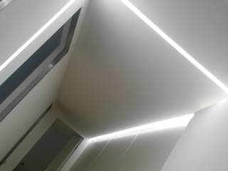 Appartamento privato 1, archzone srl archzone srl Modern corridor, hallway & stairs