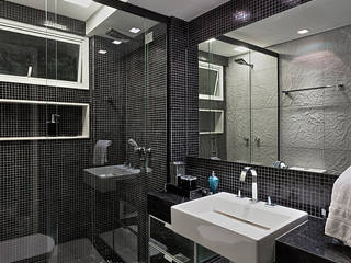 homify Modern bathroom