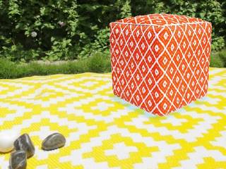 Indoor/outdoor plastic poufs, Green Decore Green Decore モダンな庭 プラスティック オレンジ