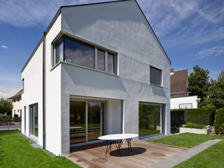 Modernes Einfamilienhaus mit puristischer Note, Marcus Hofbauer Architekt Marcus Hofbauer Architekt Nhà