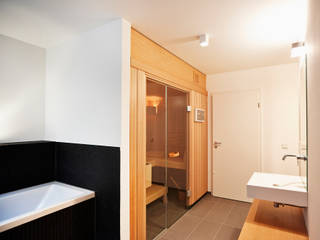 Integrierte Sauna im Badezimmer Marcus Hofbauer Architekt Moderner Spa
