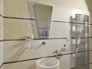 Bagno In Travertino Bianco, Arte Pietra Arte Pietra Modern bathroom Marble