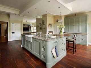 Fallowfield | Traditional English Country Kitchen, Davonport Davonport Classic style kitchen Wood Green