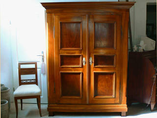 Biedermeier Schrank Nussbaum massiv, Schatzkiste Schatzkiste クラシックデザインの リビング