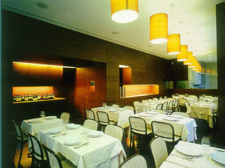 UNO PIU, AG&F architetti AG&F architetti Minimalist dining room
