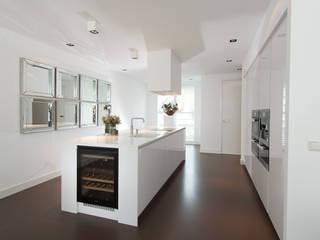 Moderne strakke greeploze witte Tieleman-keuken, Tieleman Keukens Tieleman Keukens Modern Kitchen