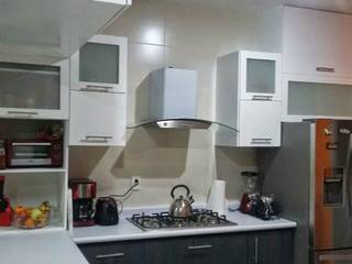 Cocina integral en un pequeño espacio., FLO Arte y Diseño FLO Arte y Diseño Modern kitchen Chipboard White