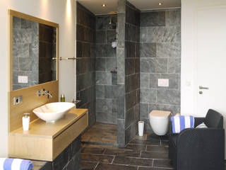 Bumerang, K2 Architekten GbR K2 Architekten GbR Modern Bathroom Quartz White