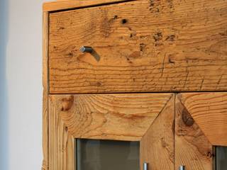 Sideboard aus Altholz, woodesign Christoph Weißer woodesign Christoph Weißer BedroomWardrobes & closets Wood Brown