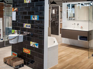 Création d'un showroom à Sausheim ( 68 ), FORGIARINI FORGIARINI Casas de banho modernas Cerâmica