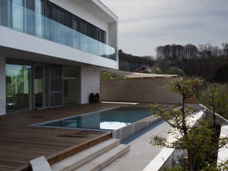 Haus P, Anthrazitarchitekten Anthrazitarchitekten Modern balcony, veranda & terrace