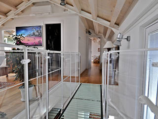 Modern Corridor, Hallway and Staircase by VITTORIO GARATTI ARCHITETTO Modern