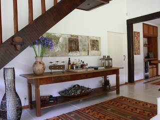 Projeto, FLAVIO BERREDO ARQUITETURA E CONSTRUÇÃO FLAVIO BERREDO ARQUITETURA E CONSTRUÇÃO Colonial style corridor, hallway& stairs