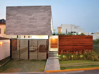 CASA IVANNA, OBRA BLANCA OBRA BLANCA Casas estilo moderno: ideas, arquitectura e imágenes