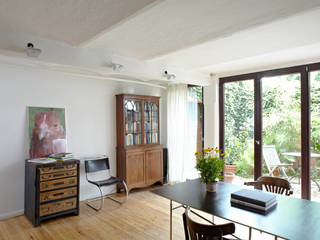 Patiowohnung, Wirth Architekten Wirth Architekten Industrial style living room