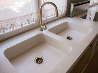 Villa Rustica: L’ultimo progetto RI-NOVO che ti fa innamorare , RI-NOVO RI-NOVO Rustic style kitchen Stone Sinks & taps