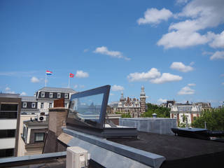Daktoegang met uitzicht op Rijksmuseum, Glazing Vision Glazing Vision モダンデザインの テラス ガラス