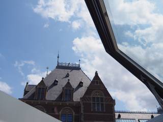 Daktoegang met uitzicht op Rijksmuseum, Glazing Vision Glazing Vision 모던스타일 발코니, 베란다 & 테라스 유리