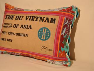 Coussins thème Vietnam,, MATANA CREATIONS MATANA CREATIONS Eclectic style living room Textile Amber/Gold