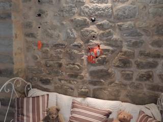 Mobile "Le corbeau et le Renard", LE BAL DES FEES LE BAL DES FEES Eclectic style nursery/kids room Textile Amber/Gold