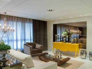 cobertura elegante e colorida, Michele Moncks Arquitetura Michele Moncks Arquitetura Living room