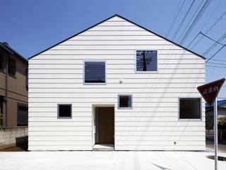 house in saitama, 株式会社廣田悟建築設計事務所 株式会社廣田悟建築設計事務所 Minimalistische Häuser Weiß