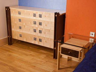 Bedroom Suite in Ripple Sycamore, Design in Wood Design in Wood غرفة نوم