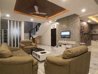 WHITE THEMED INTERIORS DONE ARTISTICALLY, KREATIVE HOUSE KREATIVE HOUSE Eclectic style corridor, hallway & stairs Tiles White