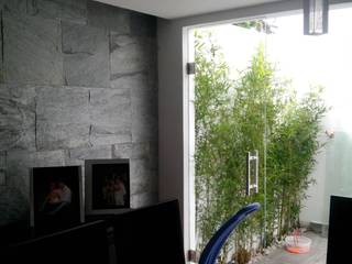 Jardines y jardineras, Bamboo design & garden Bamboo design & garden بلكونة أو شرفة حجر