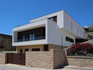 Casa em Guimarães, 3H _ Hugo Igrejas Arquitectos, Lda 3H _ Hugo Igrejas Arquitectos, Lda Minimalist house Granite White